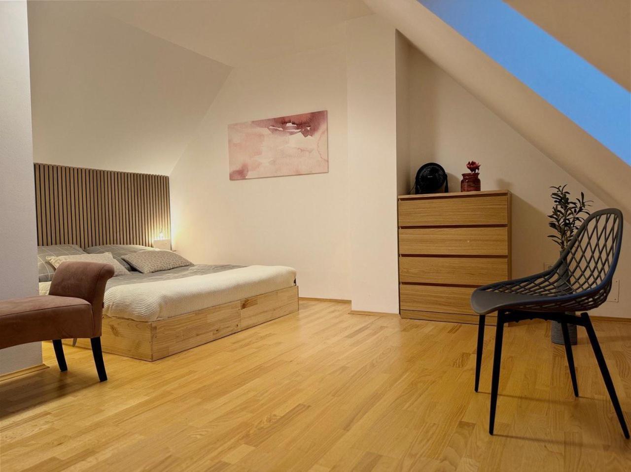 Carillon By Bestchoice - Old City - Self Check-In With Parking Option Graz Bagian luar foto